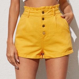 Yellow summer shorts 😍